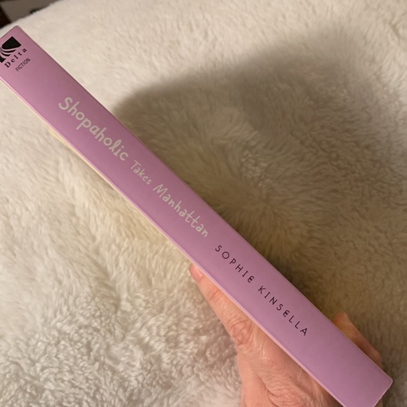 🔥4/$25 🔥 shopaholic takes Manhattan - Picture 2 of 3